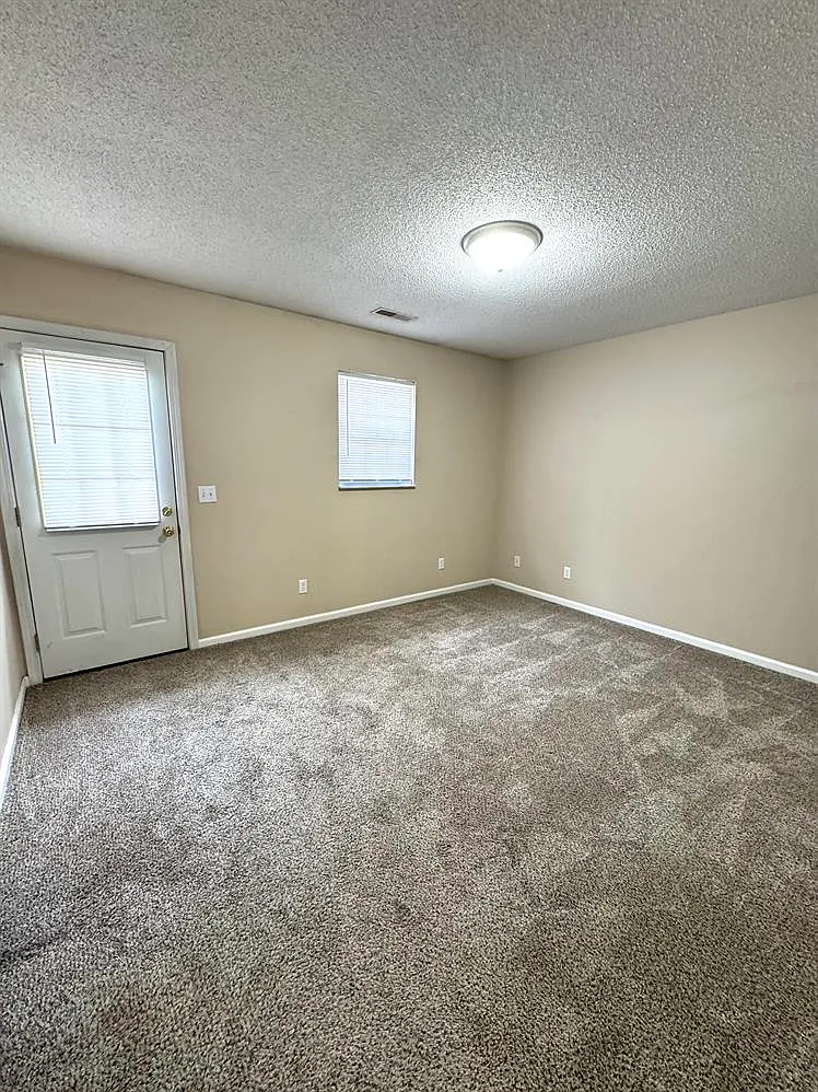 605 Old Creal Spring — Photo 3