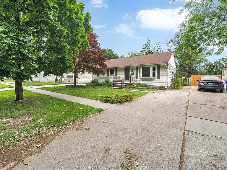 2032 Ford Blvd — Photo 3