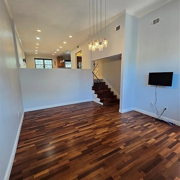 612 E Church St — Photo 4