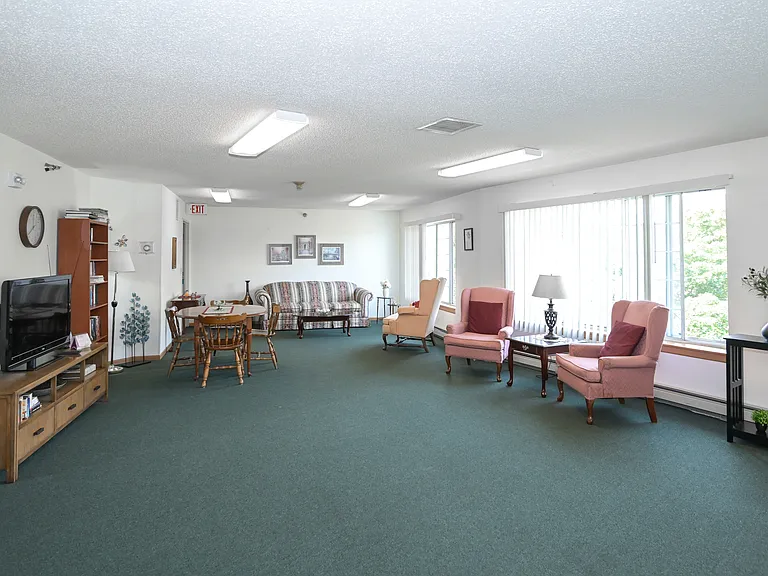 Oak Hills Manor — Photo 7