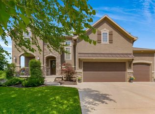 112 NW Whitman Dr, Lees Summit, MO 64081