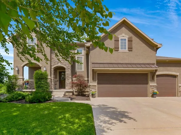 112 NW Whitman Dr, Lees Summit, MO 64081