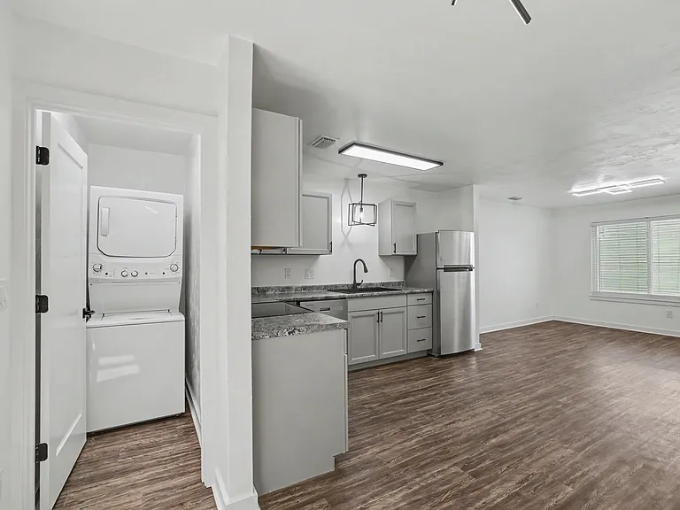 1889 Belle Vue Way #1 — Photo 5