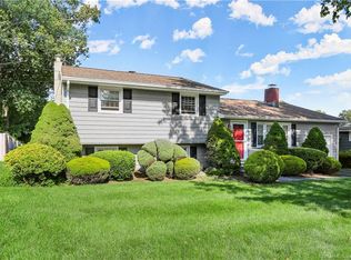 38 Pepperidge Cir, Fairfield, CT 06824