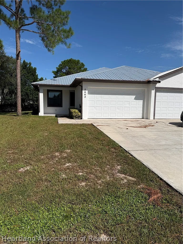 3 bed, 2.0 bath, 1390 sqft, $1,700 — Photo 1