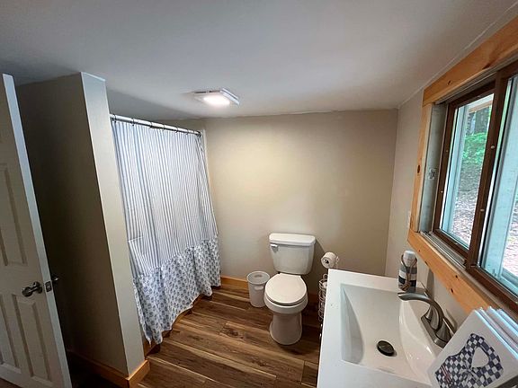 3rd image of 124 Sharon Drive