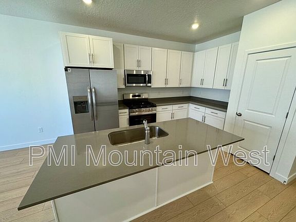 5th image of 2298 Wildwood Ln