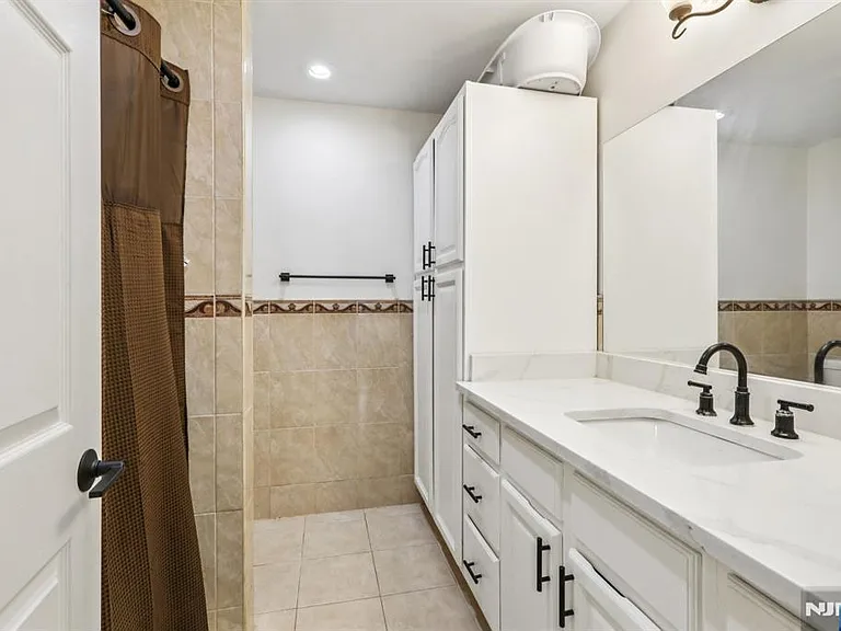 400 Crown Ct #561 — Photo 12