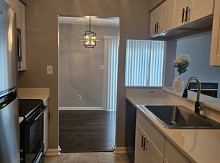 332 Wimbledon Chase APT A, Chesapeake, VA 23320