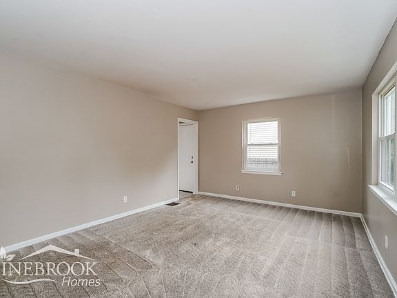 5th image of 3600 Medina Ave