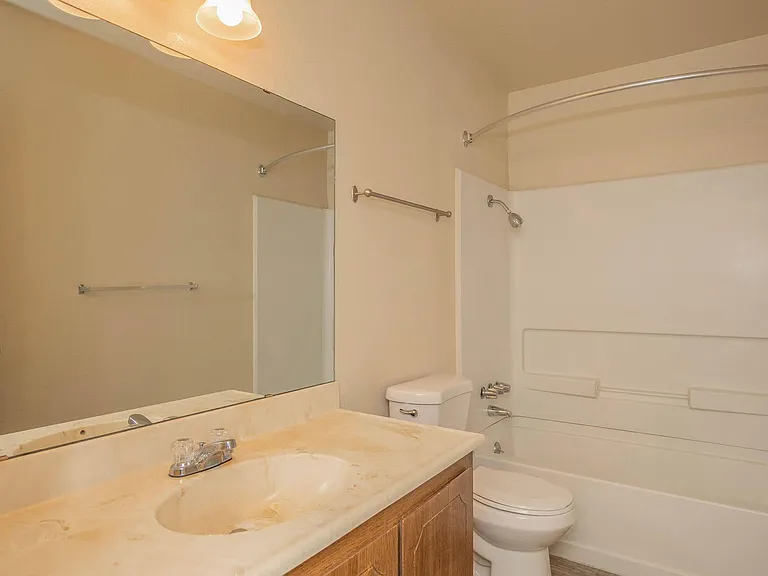Vantage Pointe West — Photo 17