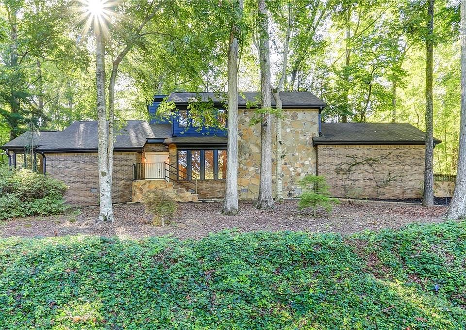 1st image of 4360 Kings Way NE