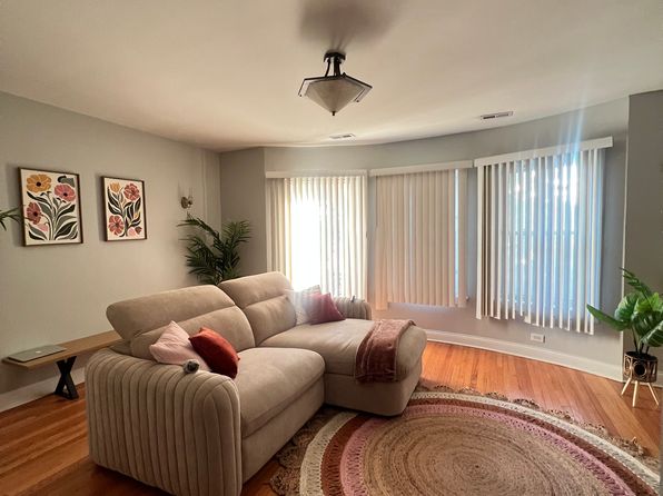 5726 N Mozart St APT 1B