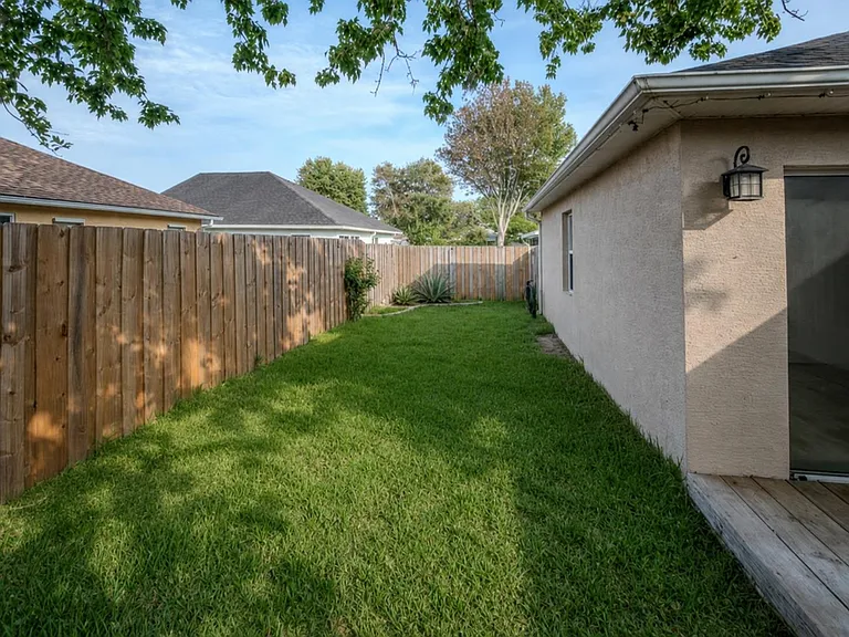 405 Island View Cir — Photo 6