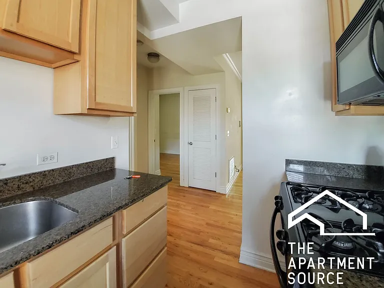 1210 W Waveland Ave #2 — Photo 1