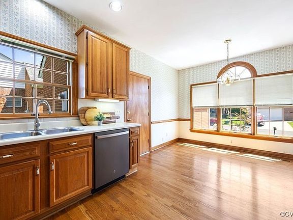 5th image of 4916 Breckstone Pl