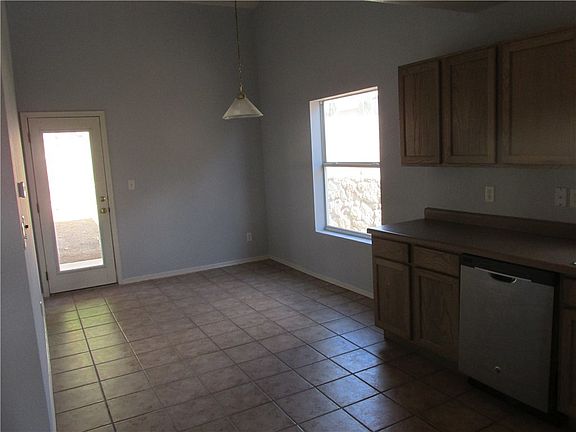 4th image of 3636 Healy Dr E