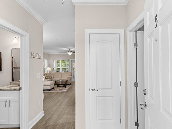 4th image of 136 Birch N Coppice Dr. #5