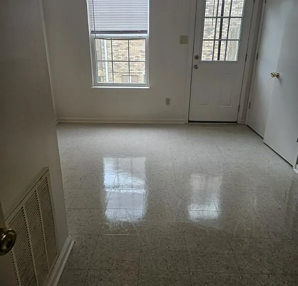 2304 Raleigh Ct #5 — Photo 4