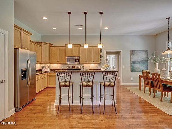 5th image of 736 Blue Point Dr