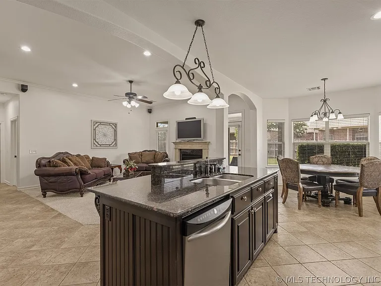 4902 S 165th East Ave — Photo 20