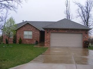4062 W Greenwood St, Springfield, MO 65807