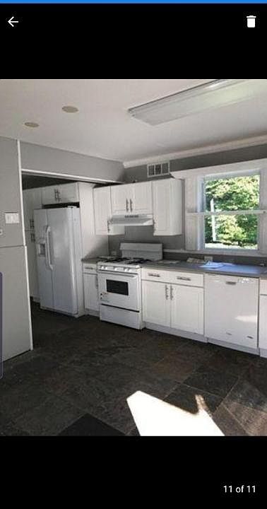 2nd image of 154 Brook St