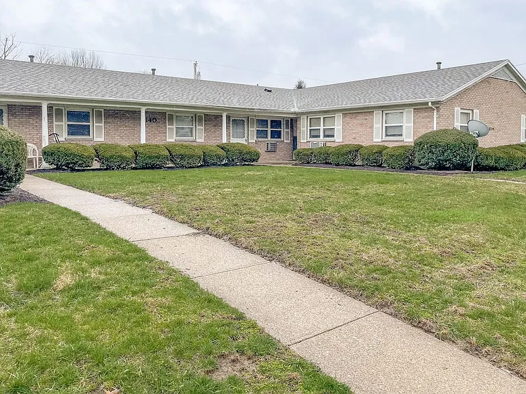 1130 Bishop Dr #C — Photo 2