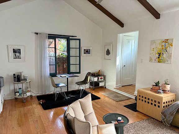 5th image of 1309 Montecito Dr