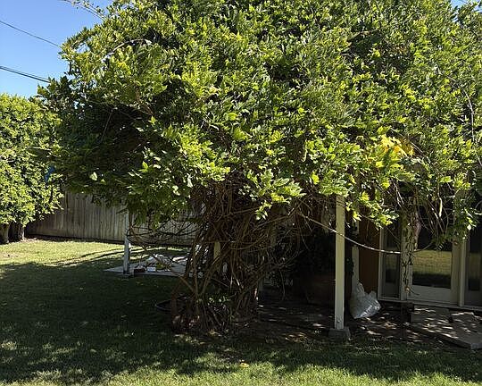 4th image of 5448 Murietta Ave