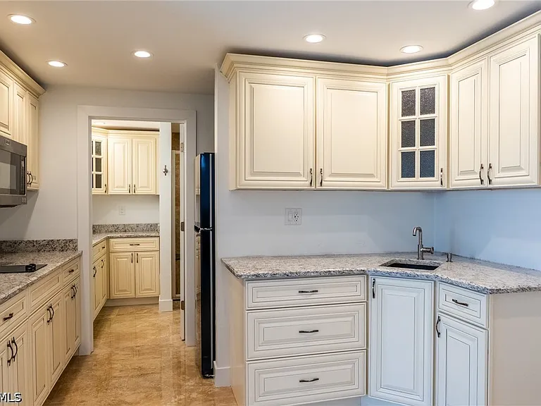 14562 Riverside Dr — Photo 6