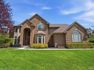 24282 Lynwood Dr, Novi, MI 48374