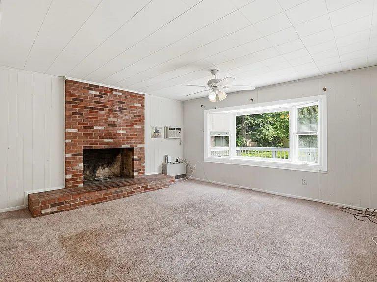 108 Battle St SW — Photo 4