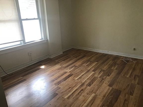 5th image of 2640 N 74th Ct