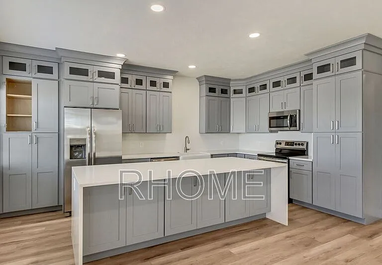 105 E Chandlerpoint Way — Photo 2