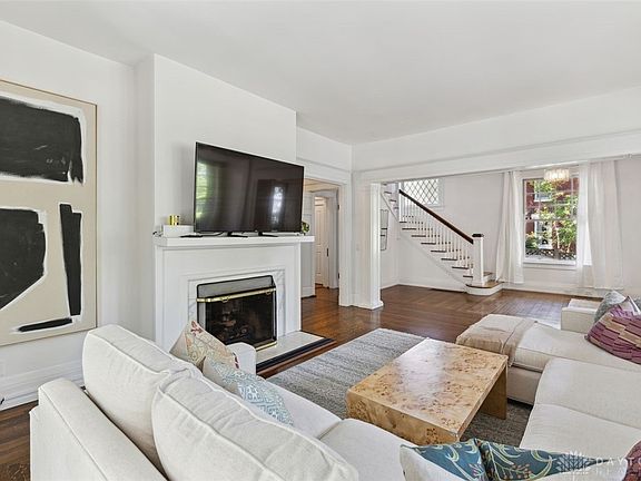 4th image of 3470 Holly Ln
