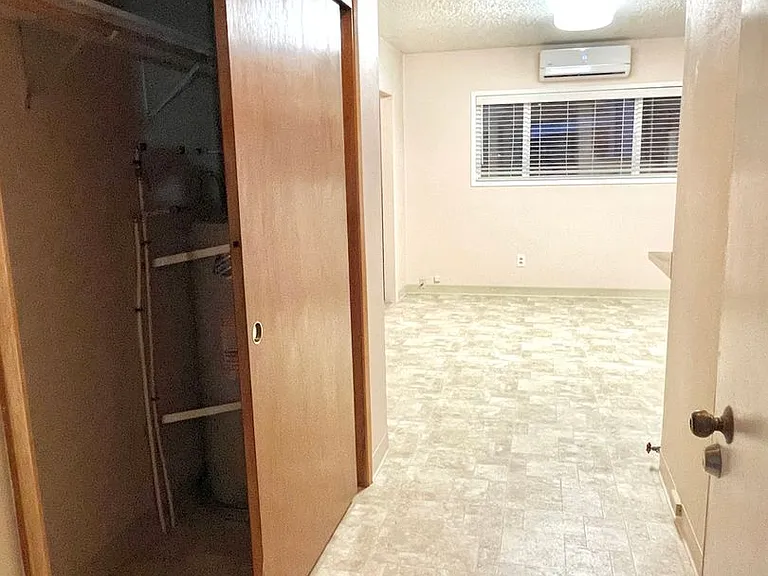 8640 NE Pacific St — Photo 2
