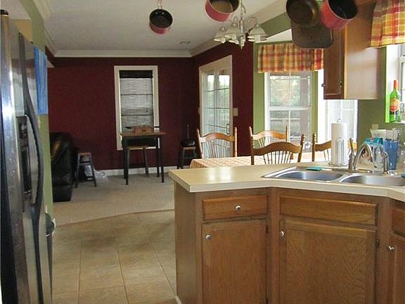 5th image of 1544 River Creek Cres