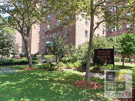 5th image of 530 Grand St APT E6a