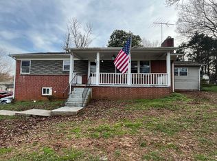 821 W Cherokee Dr, Jefferson City, TN 37760