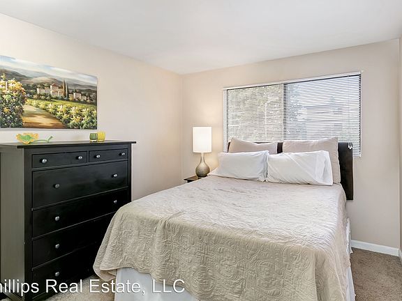 5th image of 11244 Greenwood Ave N APT 103