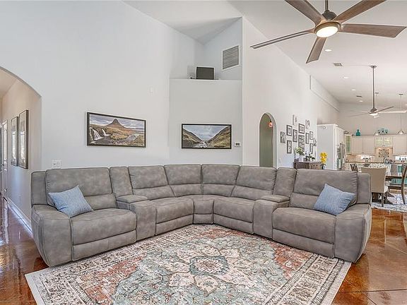 4th image of 2098 Palm View Rd