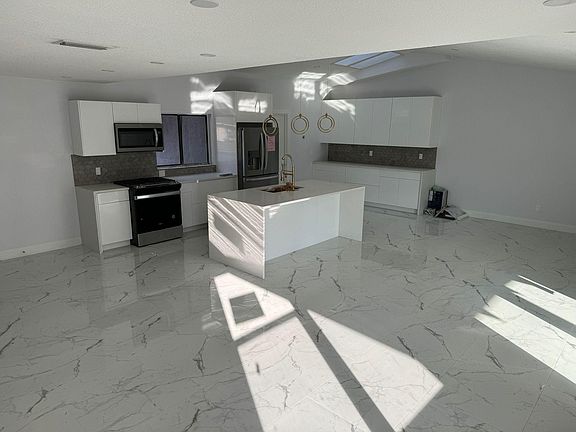 2nd image of 8109 Hook Cir