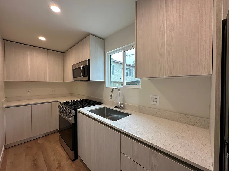 2539 S Cloverdale Ave #1 — Photo 29