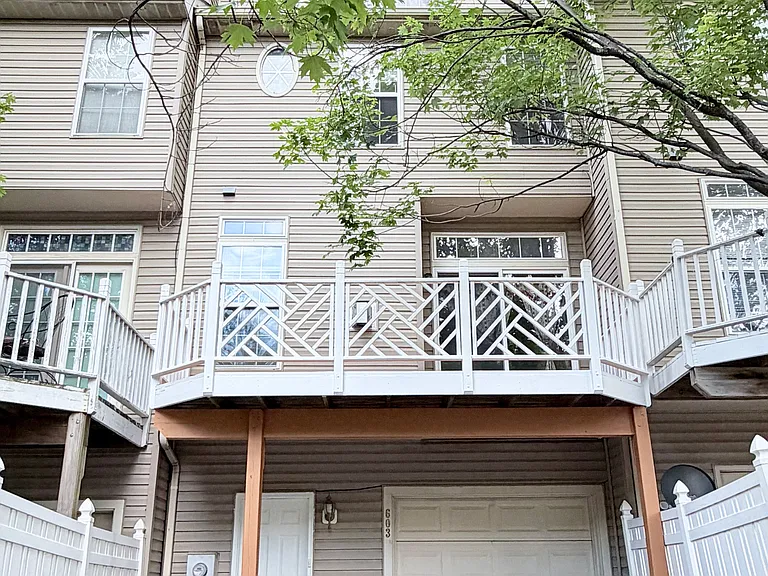 603 Eisenhower Dr — Photo 22