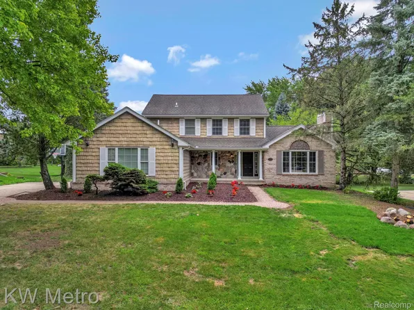 1197 Kinlock Dr, Troy, MI 48098