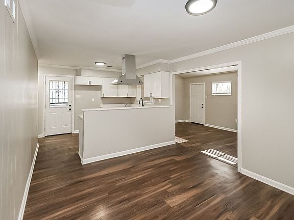 3rd image of 3950 Ben Venue Cv