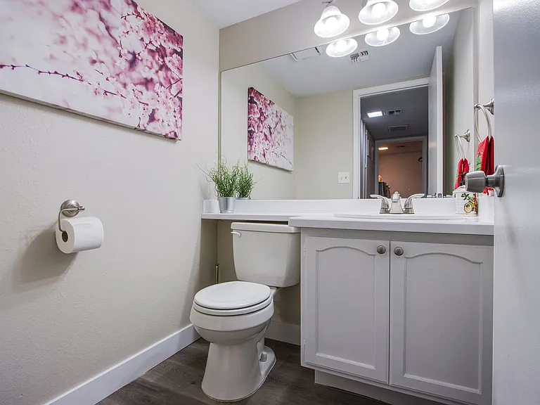 2342 Viewcrest Rd — Photo 13
