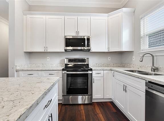 5th image of 426 S Lopez St
