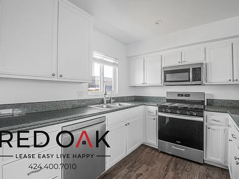 11218 Oxnard St #5 — Photo 7